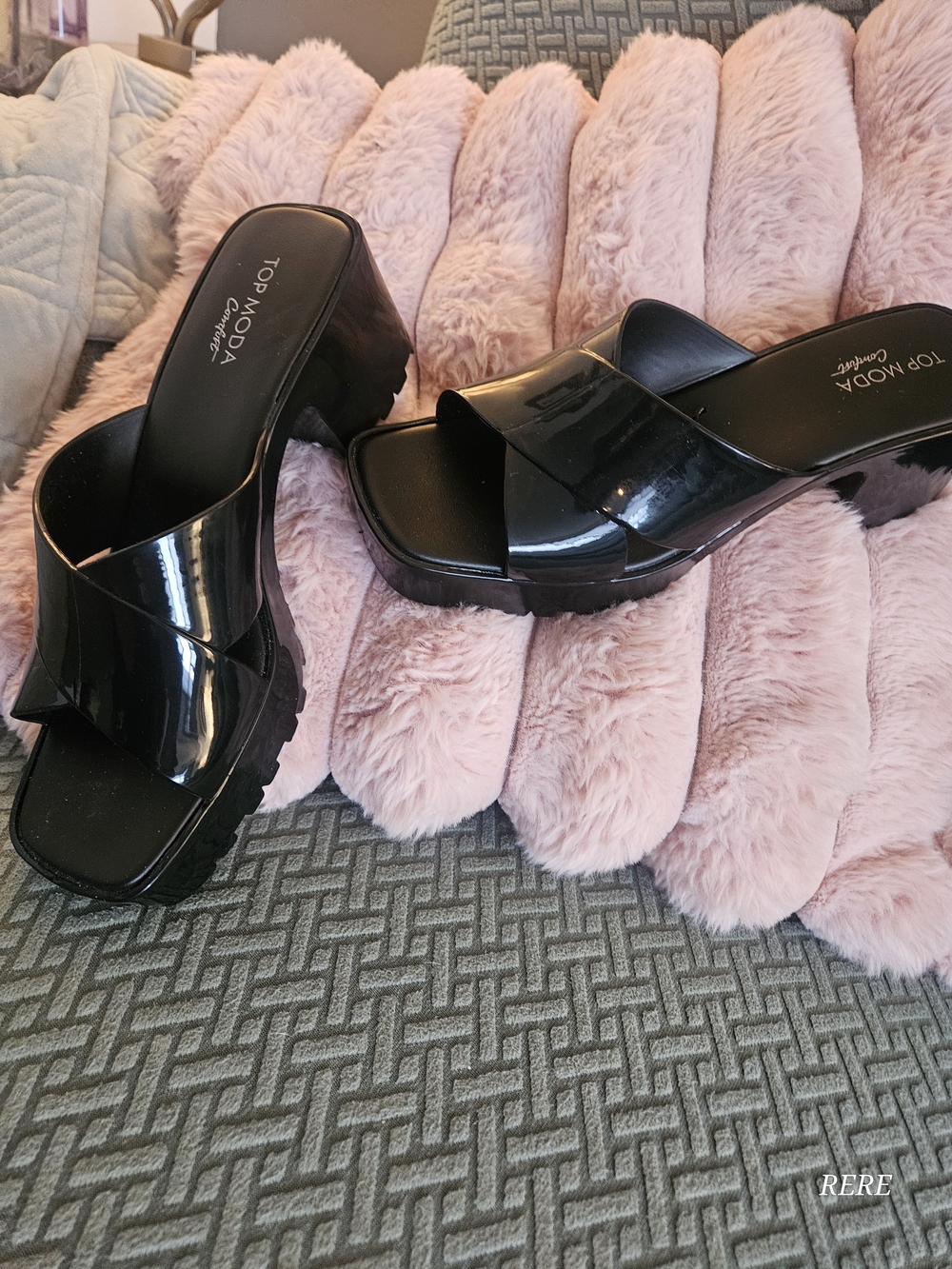 Top Moda Black Patent Platform Slide Sandals